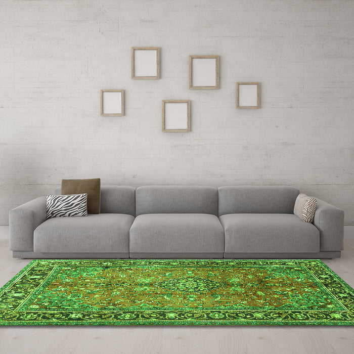 Machine Washable Persian Green Traditional Area Rugs in a Living Room,, wshtr2890grn