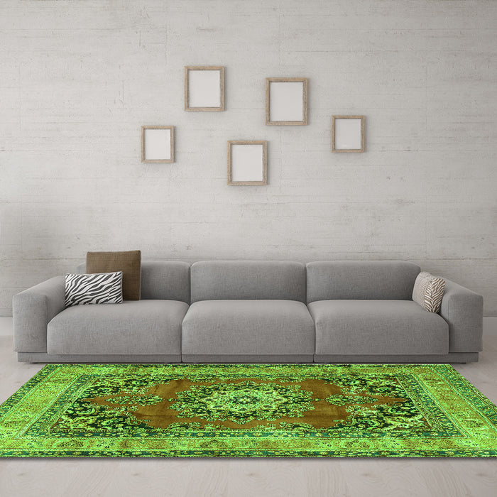 Machine Washable Medallion Green Traditional Area Rugs in a Living Room,, wshtr2892grn