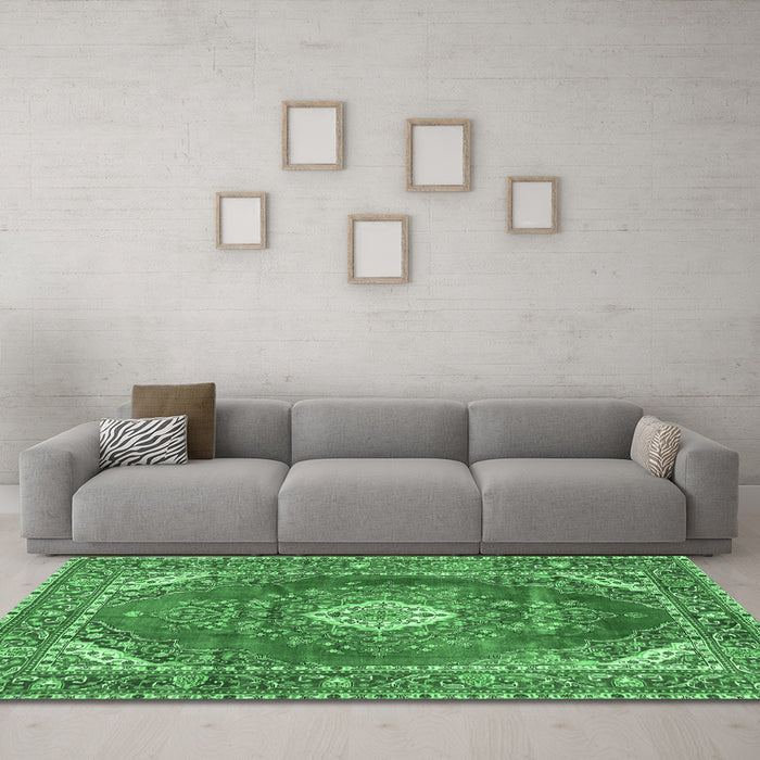 Machine Washable Medallion Emerald Green Traditional Area Rugs in a Living Room,, wshtr2893emgrn