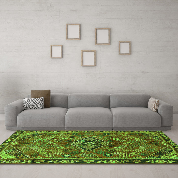 Machine Washable Persian Green Traditional Area Rugs in a Living Room,, wshtr2895grn