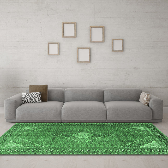 Machine Washable Medallion Emerald Green Traditional Area Rugs in a Living Room,, wshtr2896emgrn