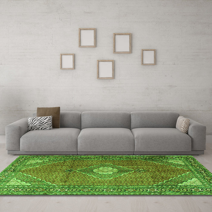 Machine Washable Medallion Green Traditional Area Rugs in a Living Room,, wshtr2896grn
