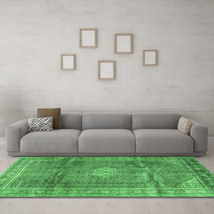 Machine Washable Persian Emerald Green Traditional Area Rugs in a Living Room,, wshtr2898emgrn
