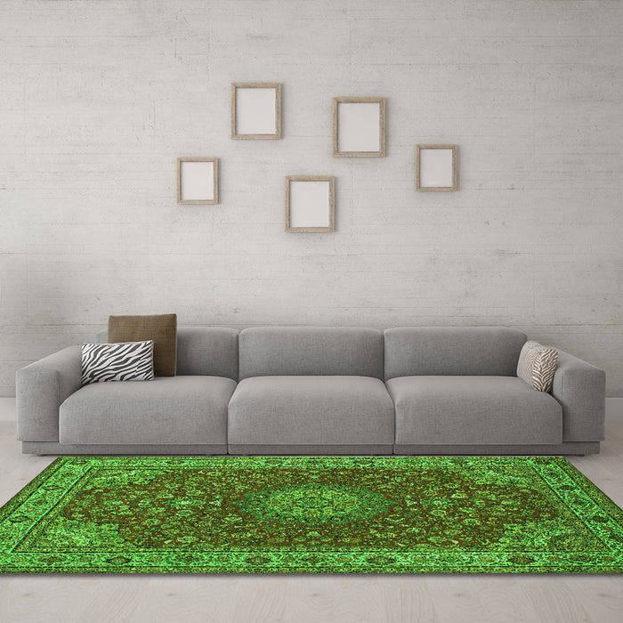 Machine Washable Medallion Green Traditional Area Rugs in a Living Room,, wshtr28grn