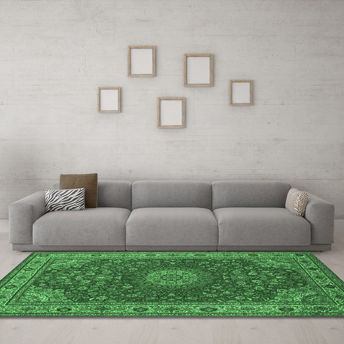 Machine Washable Medallion Emerald Green Traditional Area Rugs in a Living Room,, wshtr28emgrn