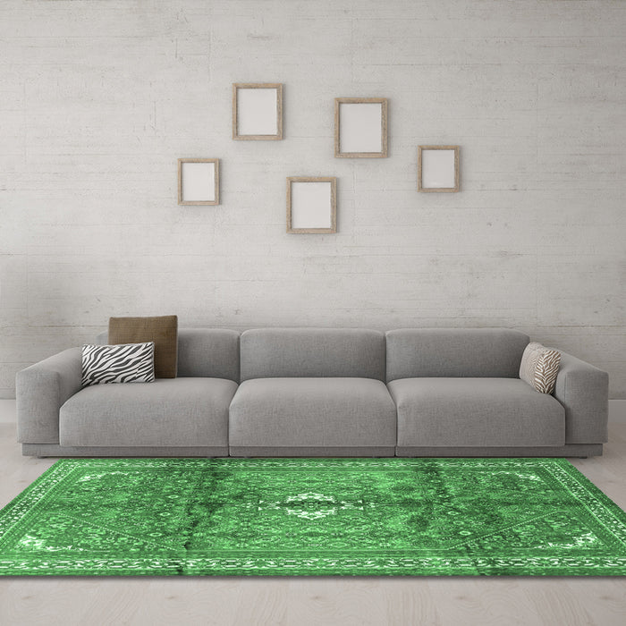 Machine Washable Persian Emerald Green Traditional Area Rugs in a Living Room,, wshtr2901emgrn