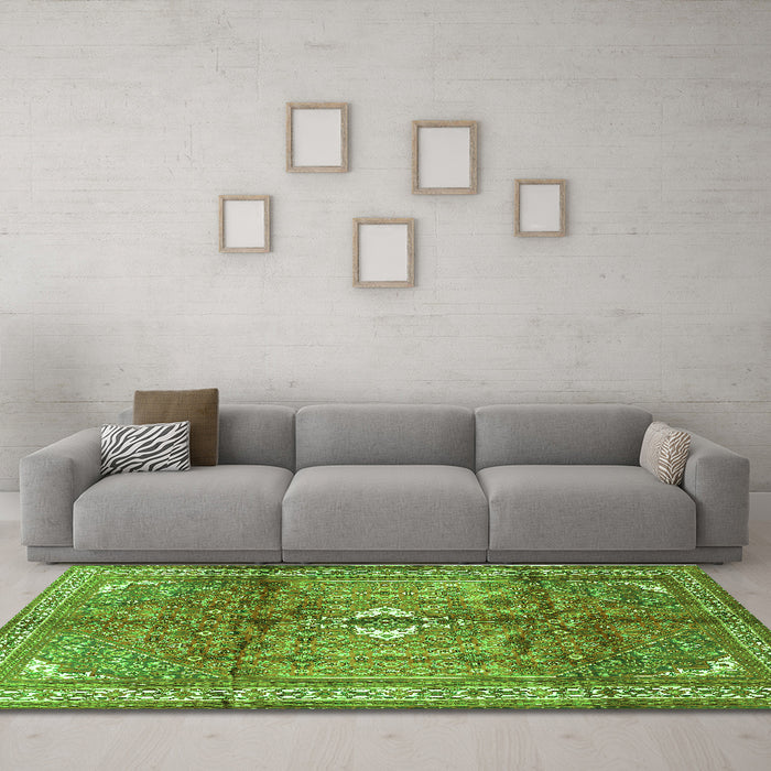 Machine Washable Persian Green Traditional Area Rugs in a Living Room,, wshtr2901grn