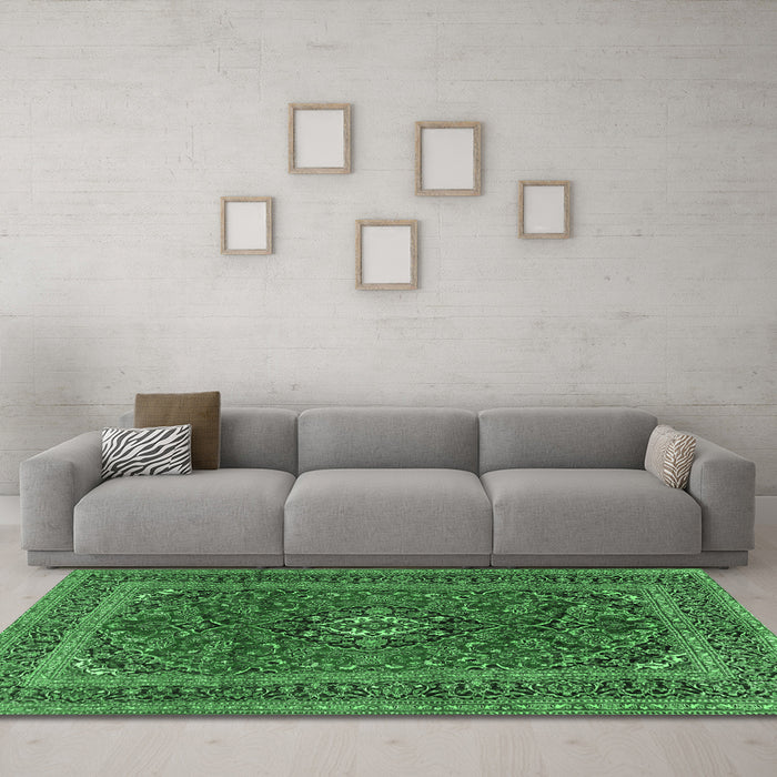 Machine Washable Medallion Emerald Green Traditional Area Rugs in a Living Room,, wshtr2902emgrn