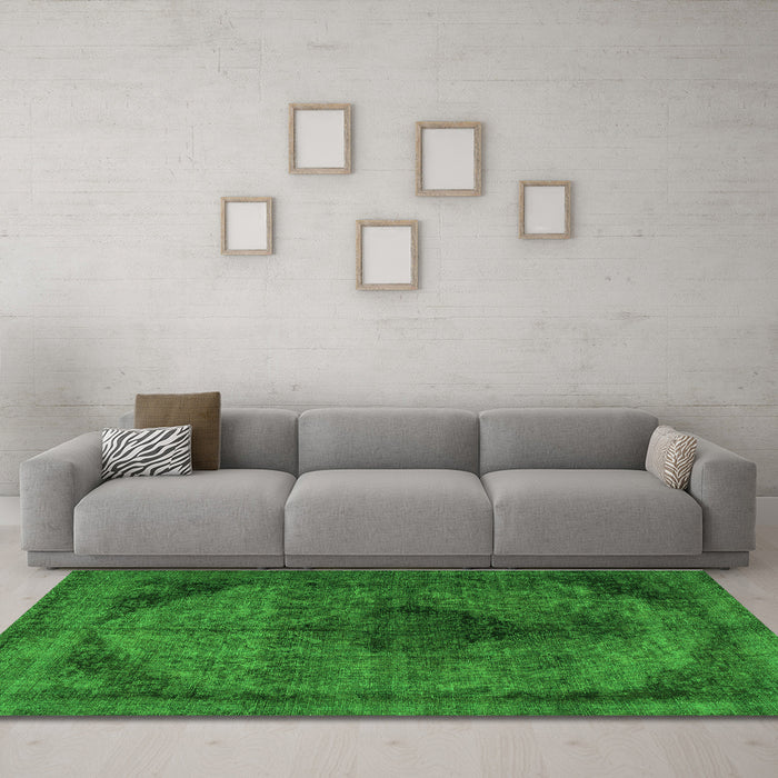 Machine Washable Persian Green Traditional Area Rugs in a Living Room,, wshtr2904grn