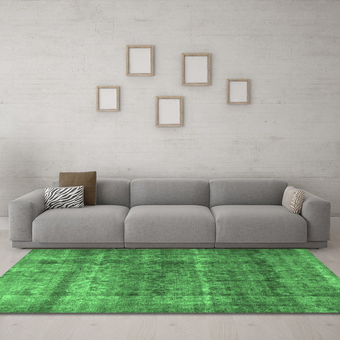 Machine Washable Persian Emerald Green Traditional Area Rugs in a Living Room,, wshtr2907emgrn