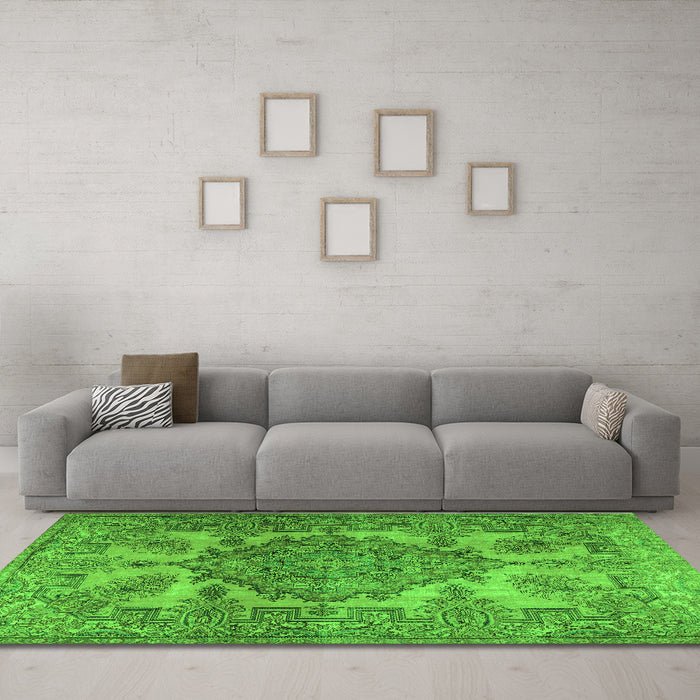 Machine Washable Persian Green Traditional Area Rugs in a Living Room,, wshtr2909grn