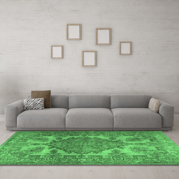 Machine Washable Persian Emerald Green Traditional Area Rugs in a Living Room,, wshtr2909emgrn