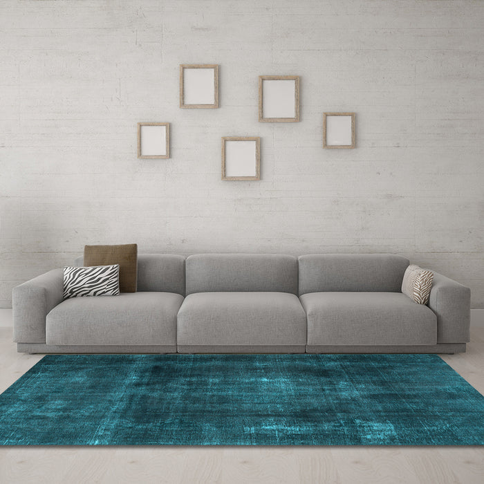 Machine Washable Persian Light Blue Traditional Rug in a Living Room, wshtr2910lblu