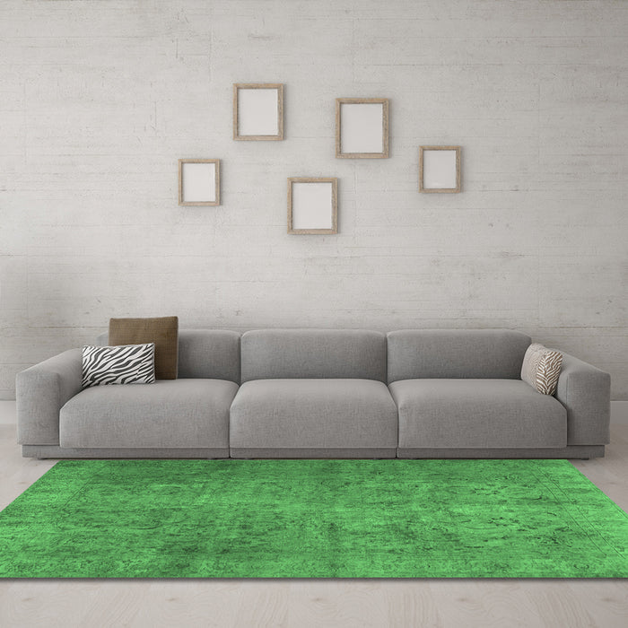 Machine Washable Persian Emerald Green Traditional Area Rugs in a Living Room,, wshtr2911emgrn