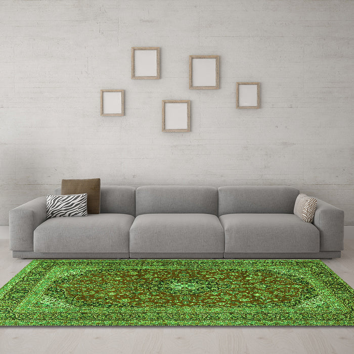Machine Washable Medallion Green Traditional Area Rugs in a Living Room,, wshtr2914grn