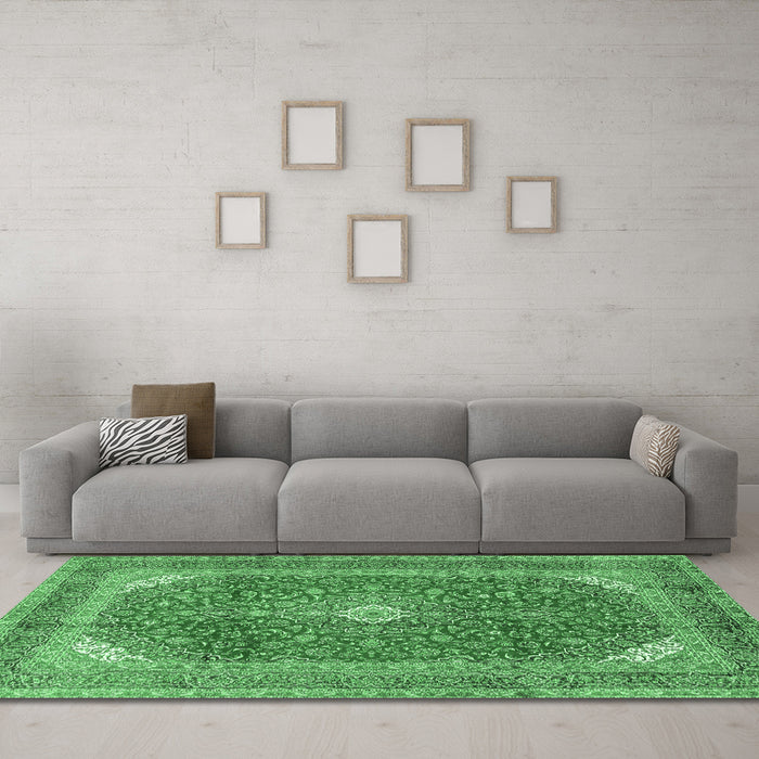 Machine Washable Medallion Emerald Green Traditional Area Rugs in a Living Room,, wshtr2915emgrn