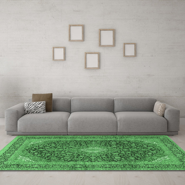 Machine Washable Medallion Emerald Green Traditional Area Rugs in a Living Room,, wshtr2916emgrn