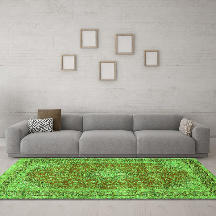 Machine Washable Medallion Green Traditional Area Rugs in a Living Room,, wshtr2917grn