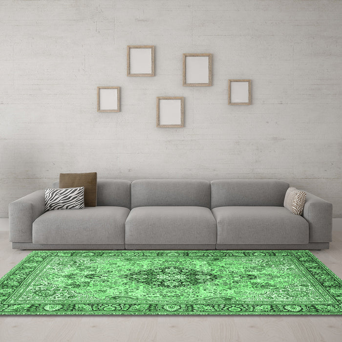 Machine Washable Medallion Emerald Green Traditional Area Rugs in a Living Room,, wshtr2918emgrn