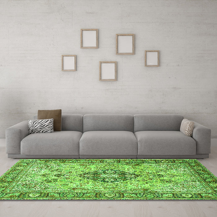 Machine Washable Medallion Green Traditional Area Rugs in a Living Room,, wshtr2918grn