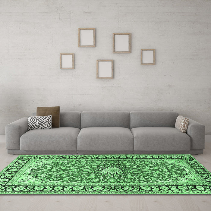 Machine Washable Medallion Emerald Green Traditional Area Rugs in a Living Room,, wshtr2919emgrn