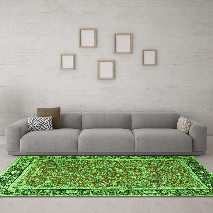 Machine Washable Persian Green Traditional Area Rugs in a Living Room,, wshtr2921grn