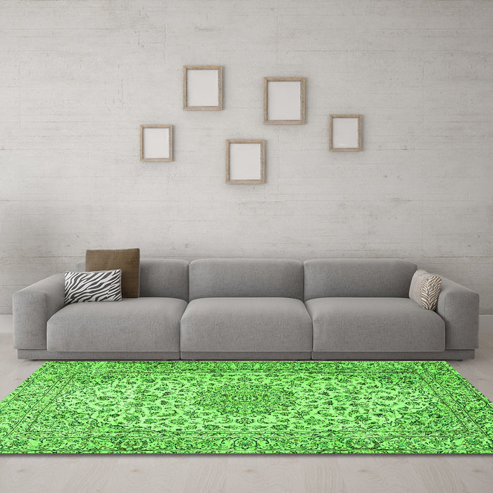 Machine Washable Persian Green Traditional Area Rugs in a Living Room,, wshtr2922grn