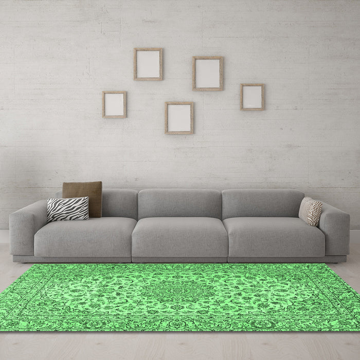 Machine Washable Persian Emerald Green Traditional Area Rugs in a Living Room,, wshtr2922emgrn