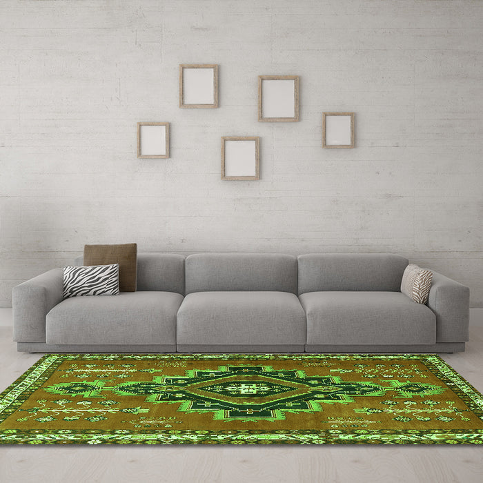 Machine Washable Persian Green Traditional Area Rugs in a Living Room,, wshtr2927grn