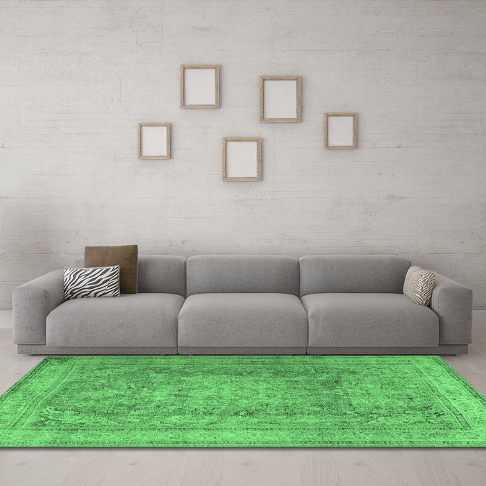 Machine Washable Persian Emerald Green Traditional Area Rugs in a Living Room,, wshtr2928emgrn