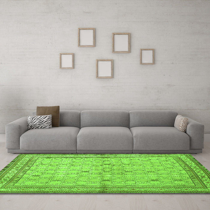 Machine Washable Persian Green Traditional Area Rugs in a Living Room,, wshtr292grn
