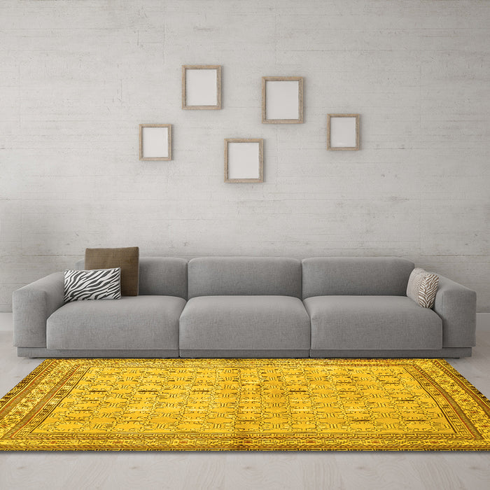 Machine Washable Persian Yellow Traditional Rug in a Living Room, wshtr292yw