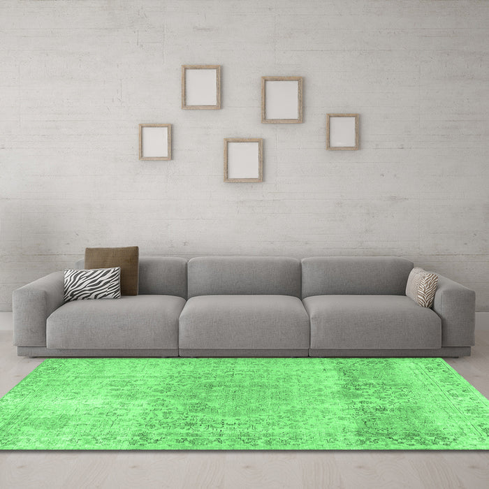 Machine Washable Persian Emerald Green Traditional Area Rugs in a Living Room,, wshtr2930emgrn