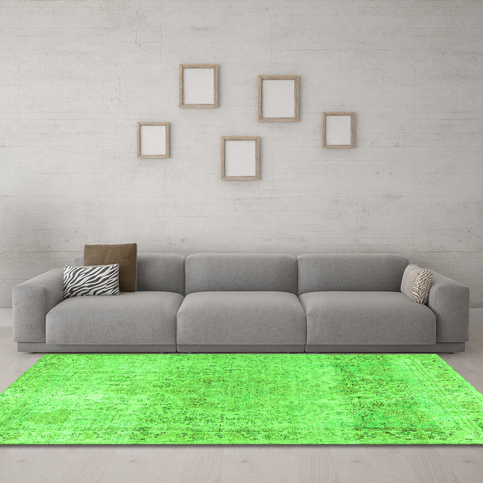 Machine Washable Persian Green Traditional Area Rugs in a Living Room,, wshtr2930grn