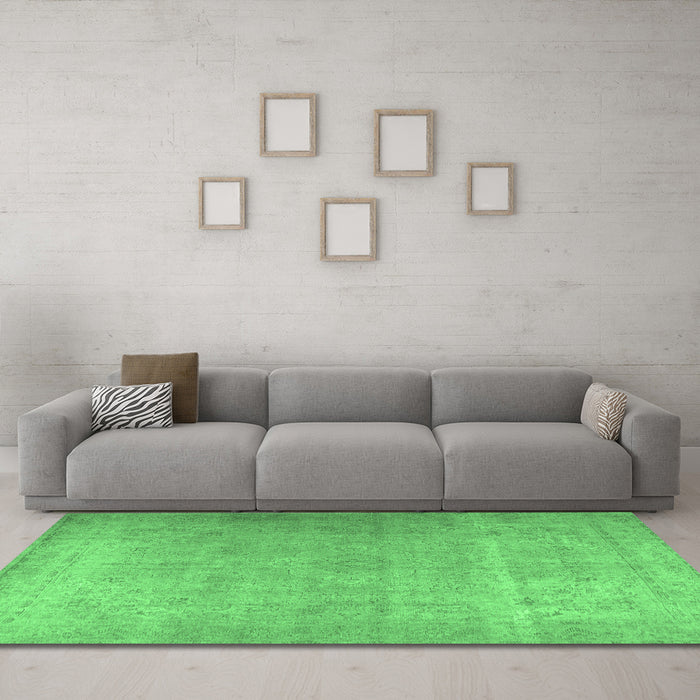 Machine Washable Persian Emerald Green Traditional Area Rugs in a Living Room,, wshtr2932emgrn