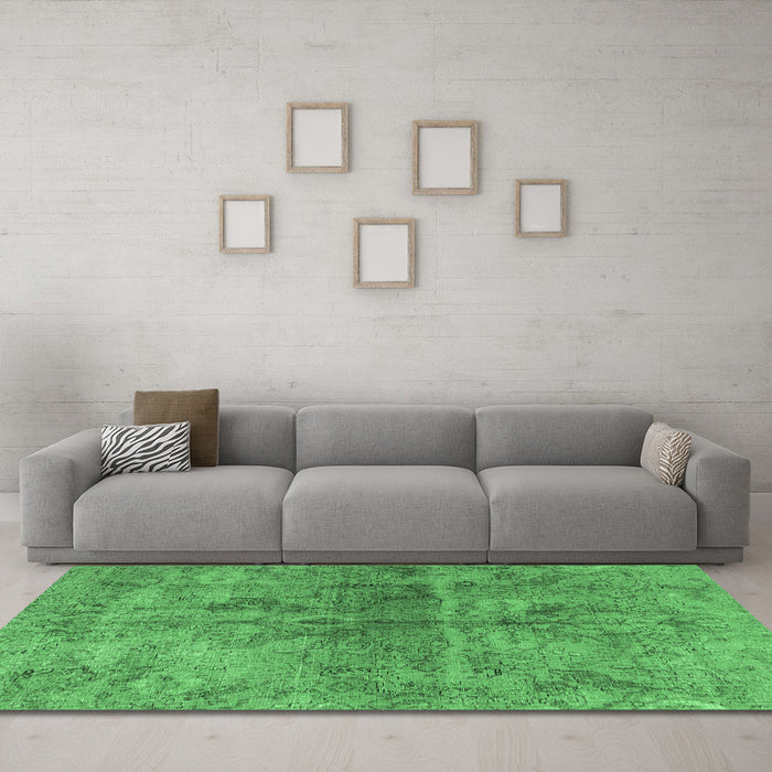 Machine Washable Persian Emerald Green Traditional Area Rugs in a Living Room,, wshtr2934emgrn