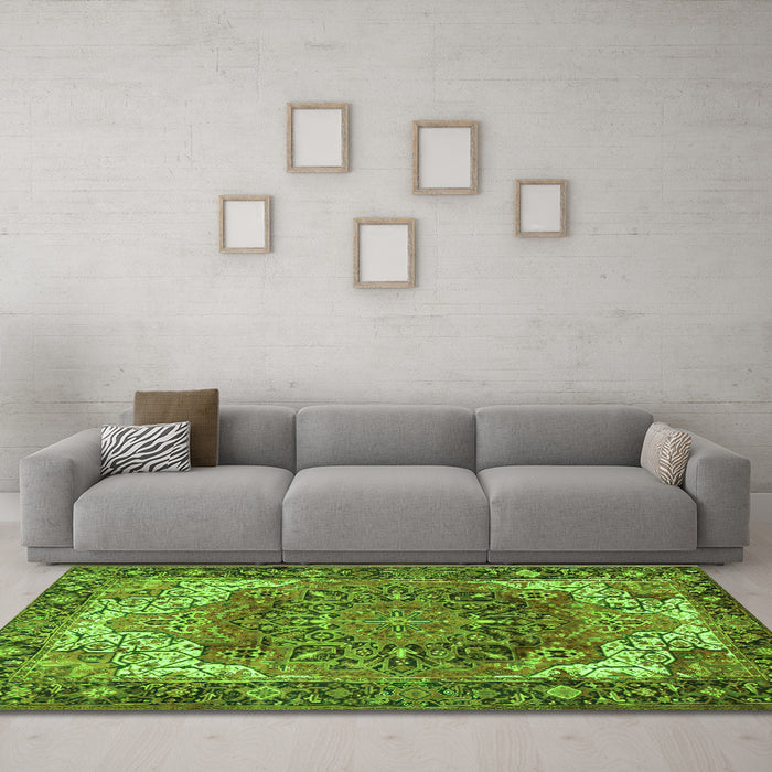 Machine Washable Persian Green Traditional Area Rugs in a Living Room,, wshtr2938grn