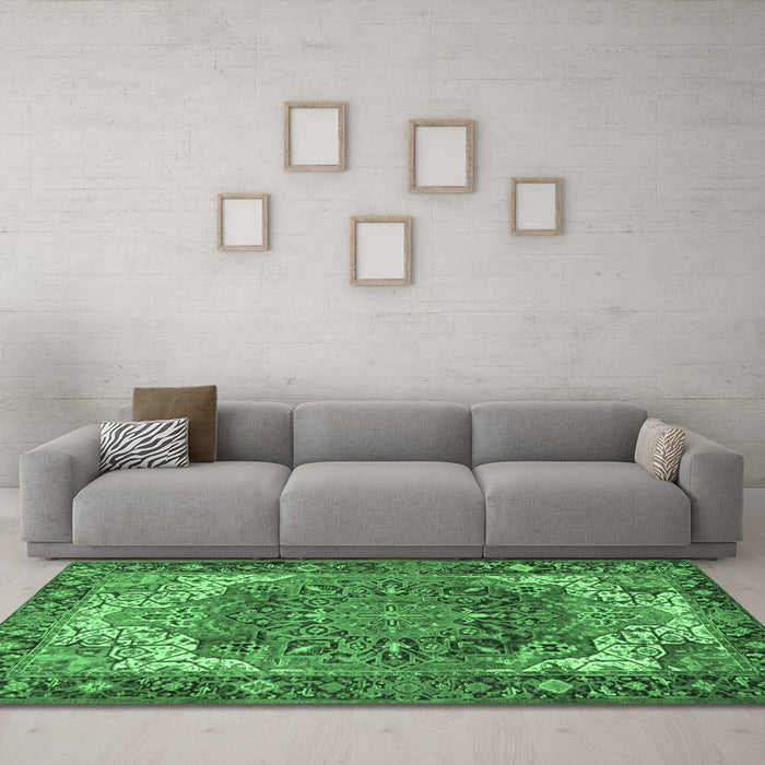 Machine Washable Persian Emerald Green Traditional Area Rugs in a Living Room,, wshtr2938emgrn
