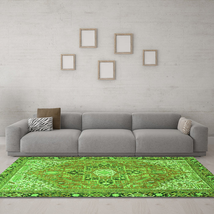 Machine Washable Persian Green Traditional Area Rugs in a Living Room,, wshtr2941grn