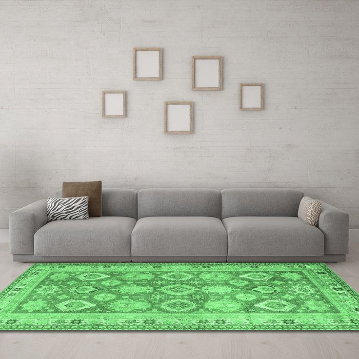 Machine Washable Oriental Emerald Green Traditional Area Rugs in a Living Room,, wshtr2942emgrn