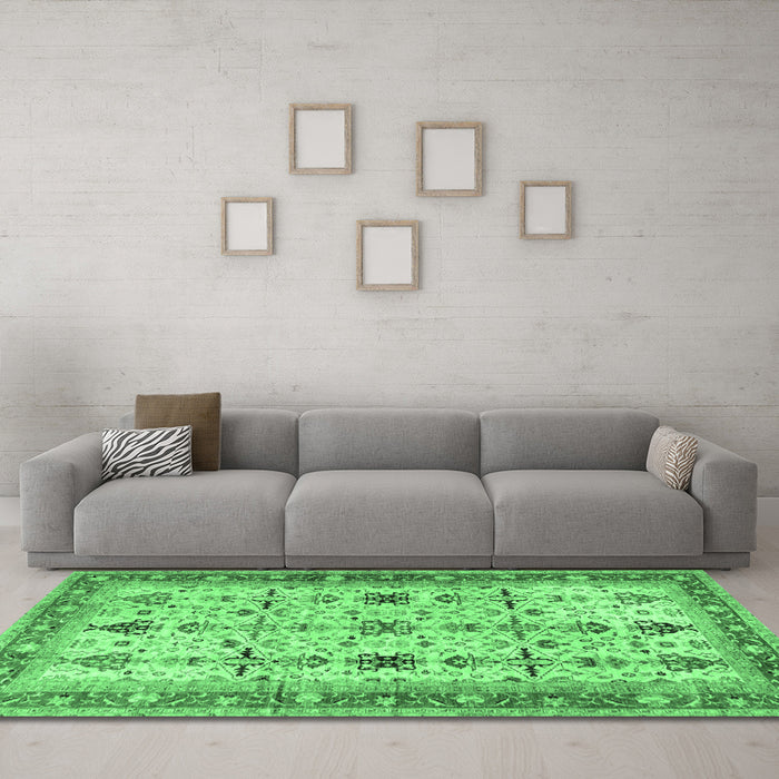 Machine Washable Oriental Emerald Green Traditional Area Rugs in a Living Room,, wshtr2943emgrn