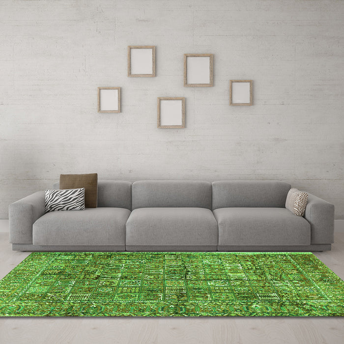 Machine Washable Persian Green Traditional Area Rugs in a Living Room,, wshtr2944grn