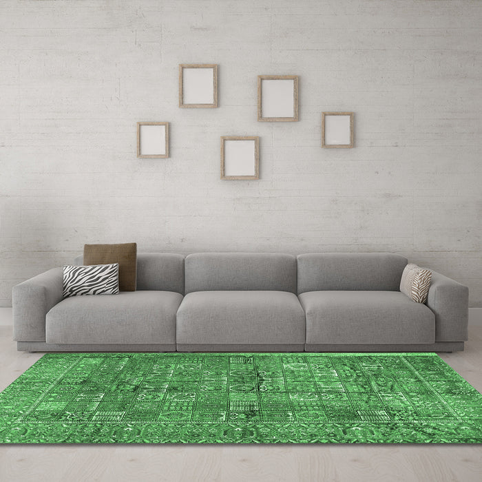 Machine Washable Persian Emerald Green Traditional Area Rugs in a Living Room,, wshtr2944emgrn