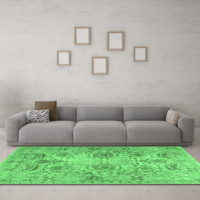 Machine Washable Persian Emerald Green Traditional Area Rugs in a Living Room,, wshtr2946emgrn
