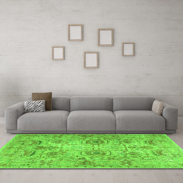 Machine Washable Persian Green Traditional Area Rugs in a Living Room,, wshtr2946grn