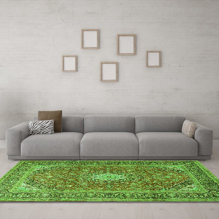 Machine Washable Medallion Green Traditional Area Rugs in a Living Room,, wshtr2948grn
