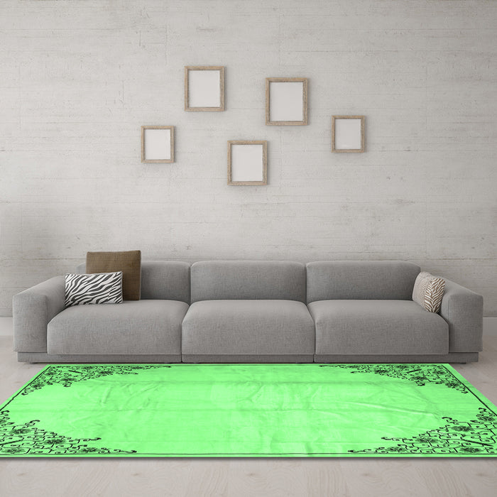 Machine Washable Persian Emerald Green Traditional Area Rugs in a Living Room,, wshtr2949emgrn