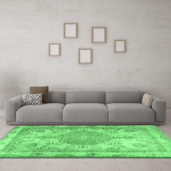 Machine Washable Persian Emerald Green Traditional Area Rugs in a Living Room,, wshtr2951emgrn