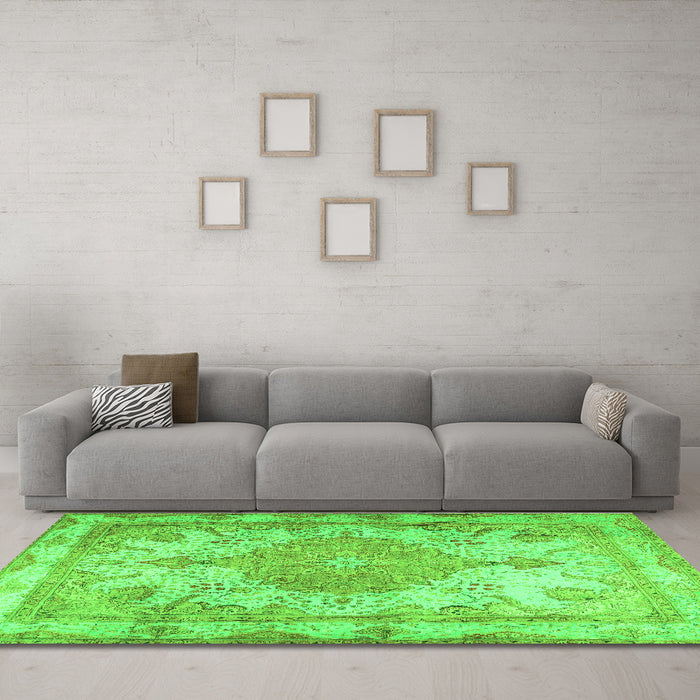 Machine Washable Persian Green Traditional Area Rugs in a Living Room,, wshtr2951grn