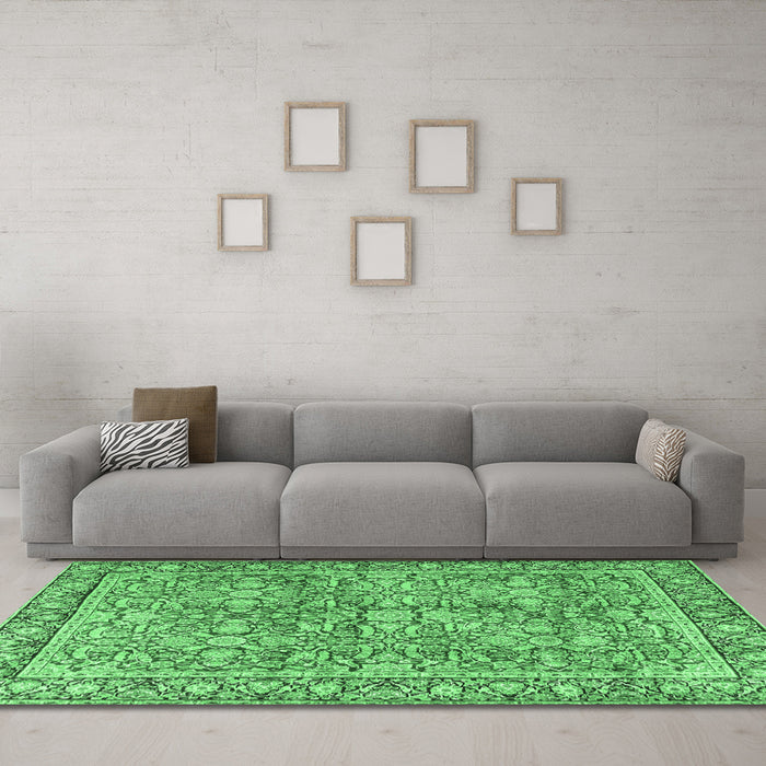 Machine Washable Persian Emerald Green Traditional Area Rugs in a Living Room,, wshtr2954emgrn